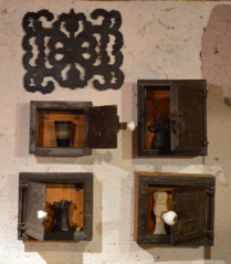 Skříňky z kominových dvířek, 19. stoleti (2)